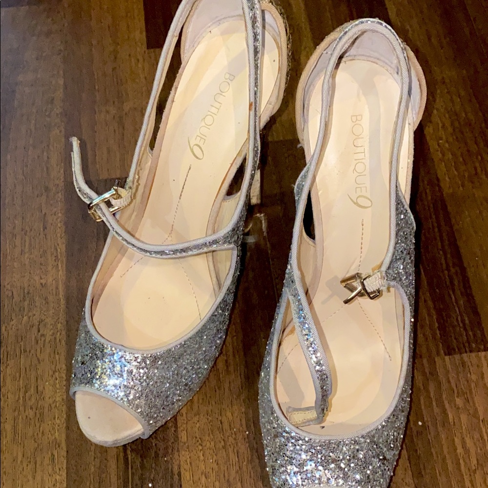 Size 8.5 two-tone glitter peep toes sling backs